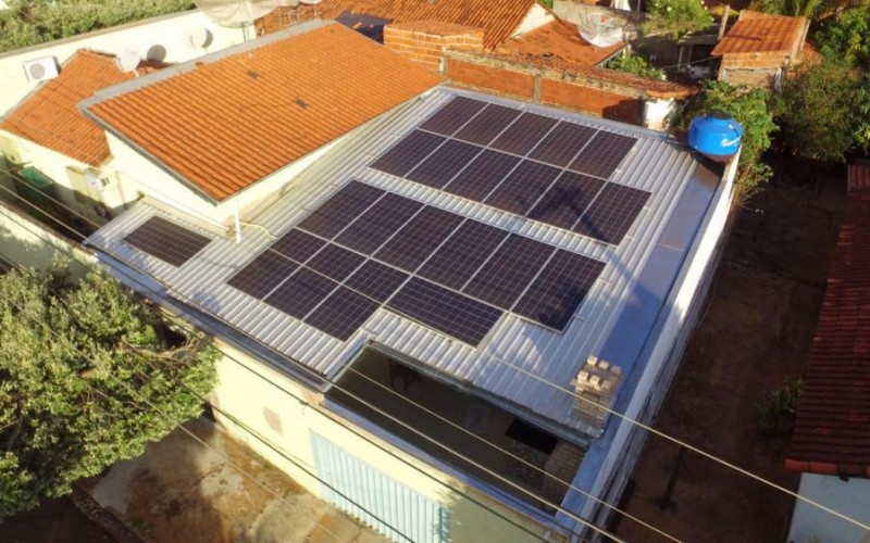 Instalação de energia solar fotovoltaica em residência 02