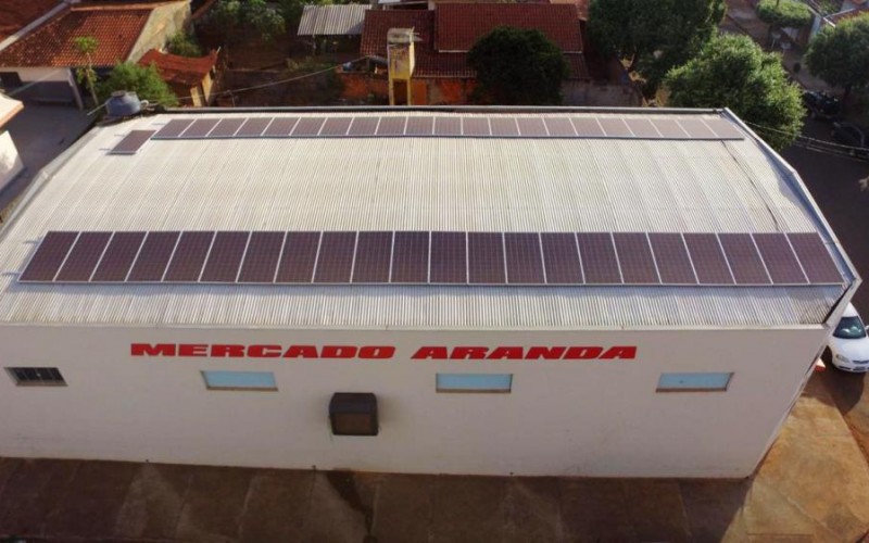 Instalação de energia solar no Mercado Aranda 02